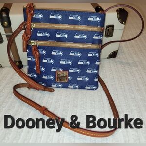 🏈 Dooney & Bourke NFL Seahawks logo Multi zipper womens small crossbody   🏈